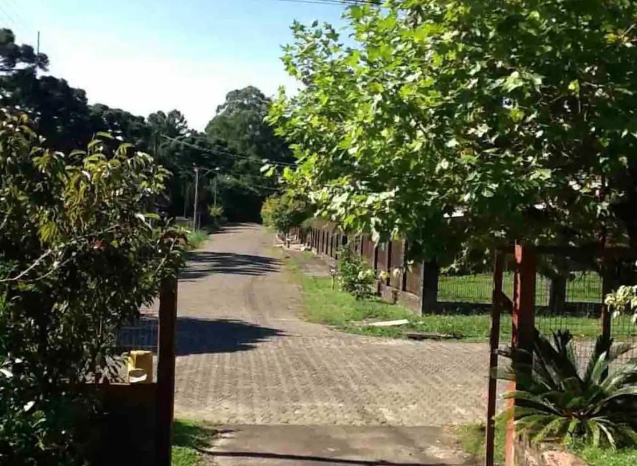 Hospedagem Da Dona Carla Canela Bagian luar foto