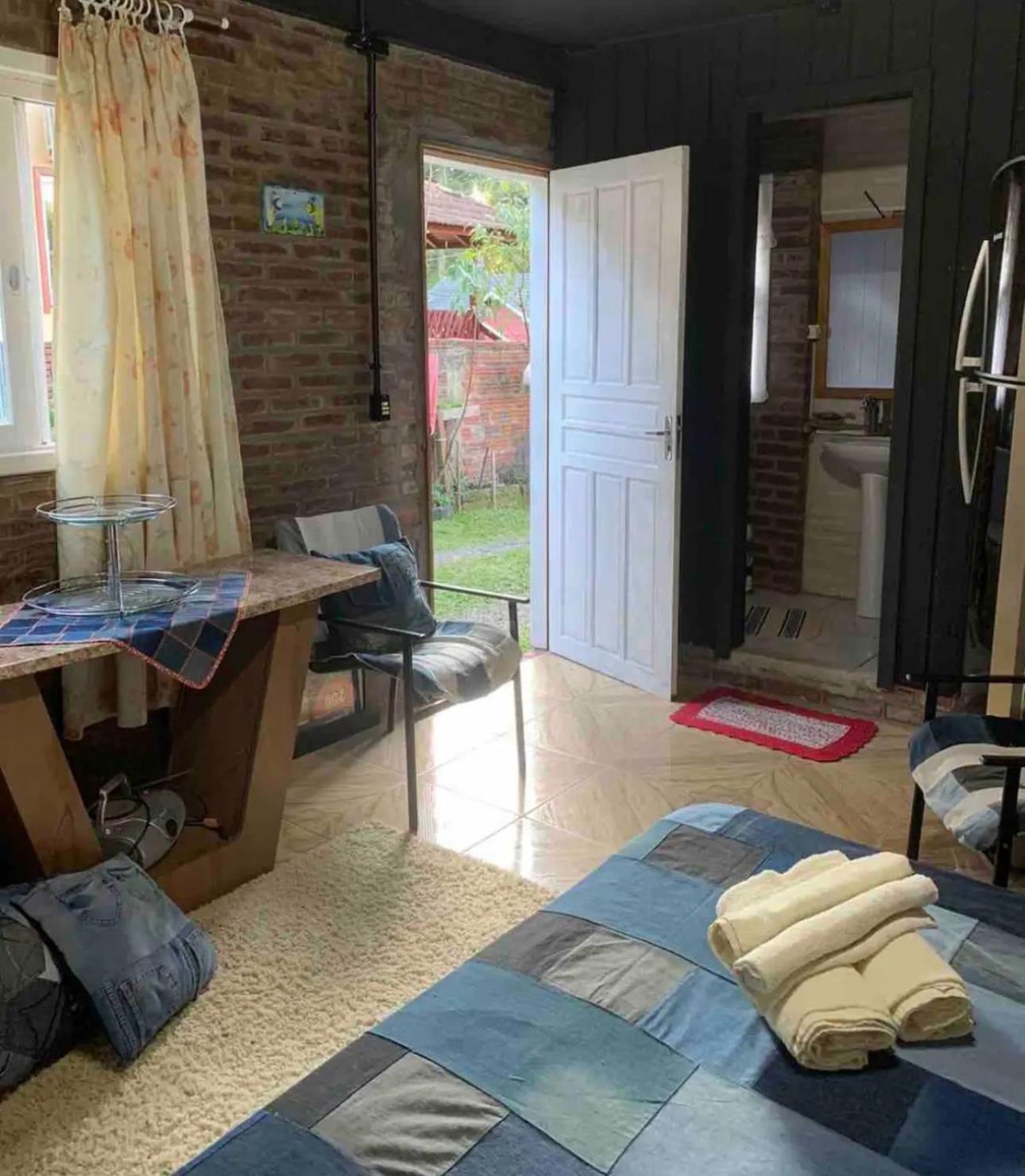 Hospedagem Da Dona Carla Canela Bagian luar foto