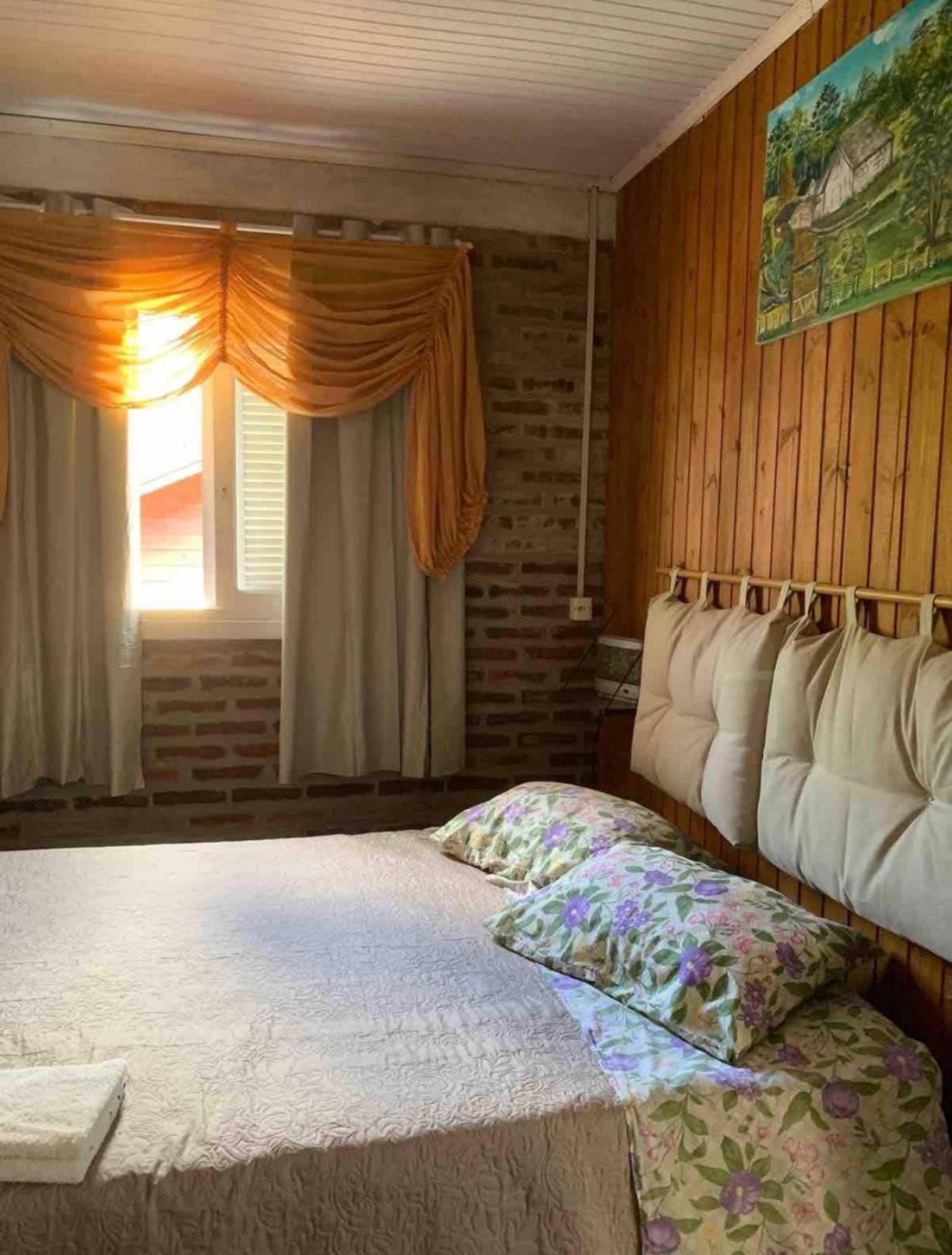 Hospedagem Da Dona Carla Canela Bagian luar foto